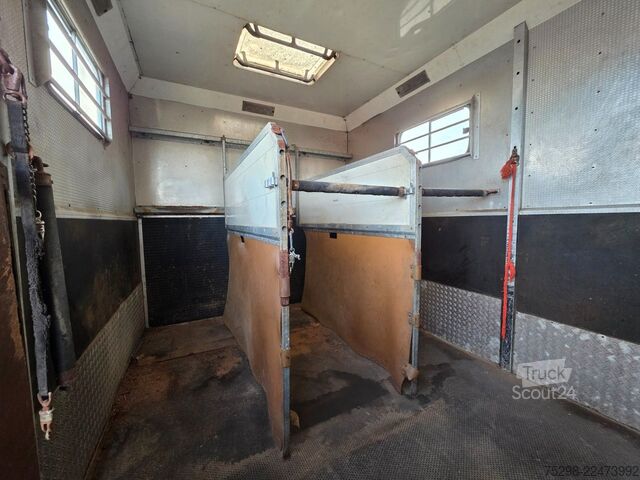 Camion pentru transport bovine MERCEDES-BENZ Atego 1229