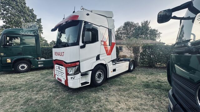 Standardni vlačilec Renault T 520