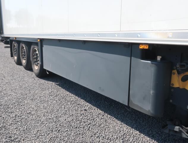 Refriģeratora puspiekabe Schmitz Cargobull SKO 24 Rohrbahn Liftachse Carrier Vector HE19