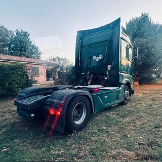 وحدة جرار قياسية Mercedes-Benz Actros 1845