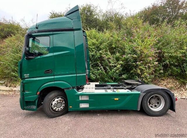 وحدة جرار قياسية Mercedes-Benz Actros 1845