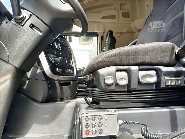 φορτηγό πλατφόρμα με μουσαμά Iveco STRALIS 260S51