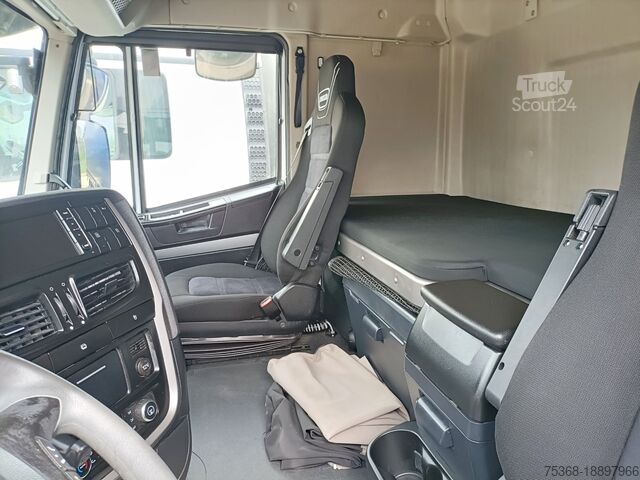 φορτηγό πλατφόρμα με μουσαμά Iveco STRALIS 260S51