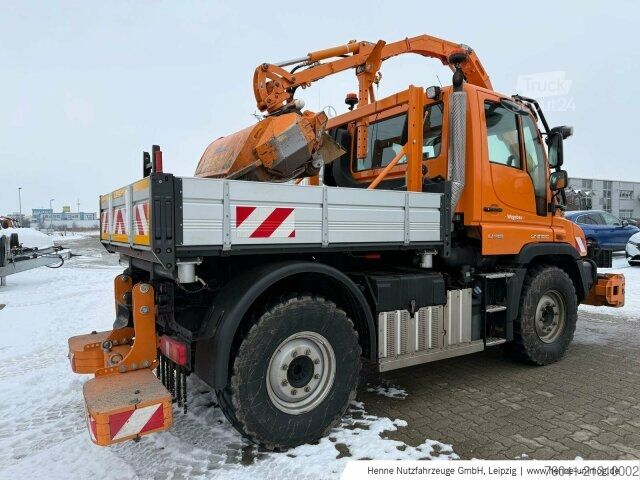 Kmetijski stroj Mercedes-Benz Unimog U 318