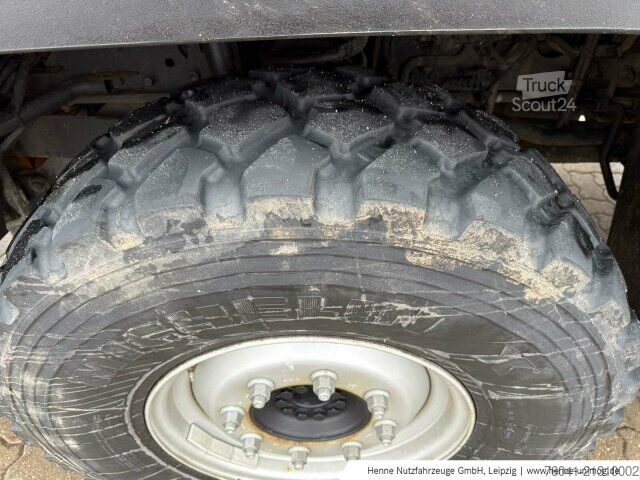Kmetijski stroj Mercedes-Benz Unimog U 318