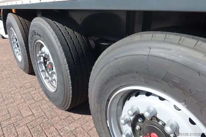 Valigia Wielton 3 Asser. Gesloten met Dhollandia klep 2500 kg L...