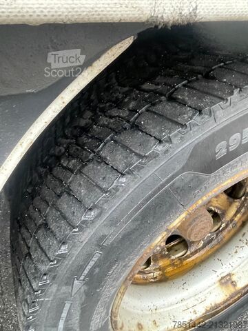 Autocarro con pianale e telone SCANIA R410