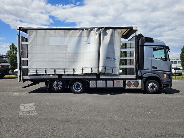 Samochód ciężarowy z plandeką typu platforma Mercedes-Benz Actros 2545 6x2 Lift/Lenk Axe