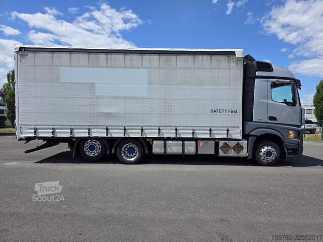 Samochód ciężarowy z plandeką typu platforma Mercedes-Benz Actros 2545 6x2 Lift/Lenk Axe
