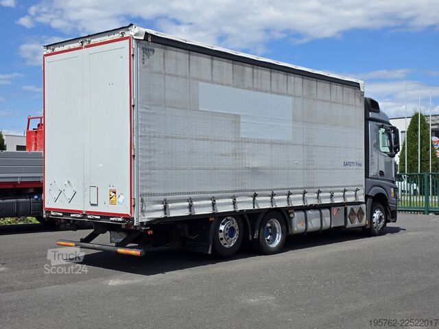 Samochód ciężarowy z plandeką typu platforma Mercedes-Benz Actros 2545 6x2 Lift/Lenk Axe