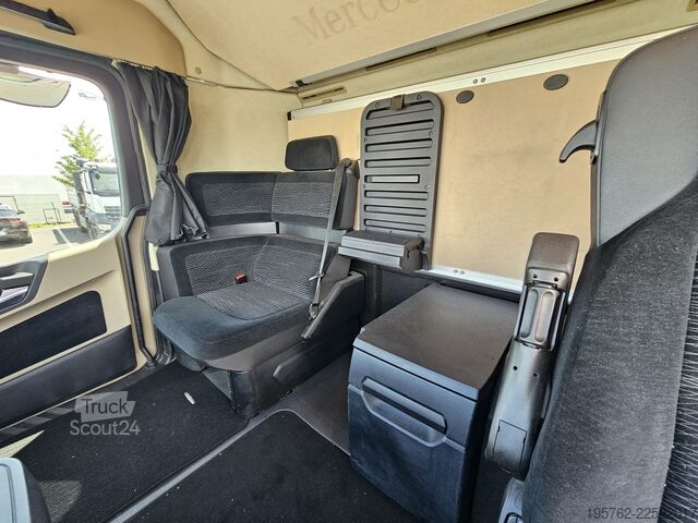Samochód ciężarowy z plandeką typu platforma Mercedes-Benz Actros 2545 6x2 Lift/Lenk Axe