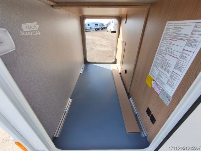 Caravana semiintegrada HOBBY Hobby C 680 GE Journey Automatik / Rahmenfens