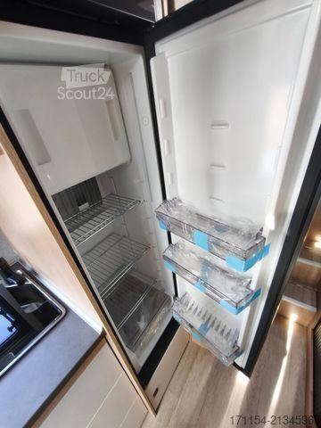 Caravana semiintegrada HOBBY Hobby C 680 GE Journey Automatik / Rahmenfens