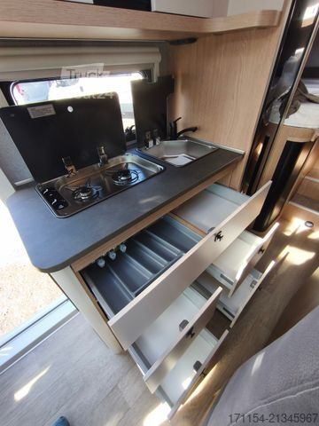 Caravana semiintegrada HOBBY Hobby C 680 GE Journey Automatik / Rahmenfens