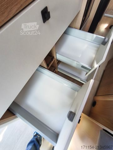 Caravana semiintegrada HOBBY Hobby C 680 GE Journey Automatik / Rahmenfens