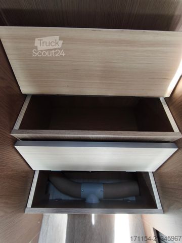 Caravana semiintegrada HOBBY Hobby C 680 GE Journey Automatik / Rahmenfens