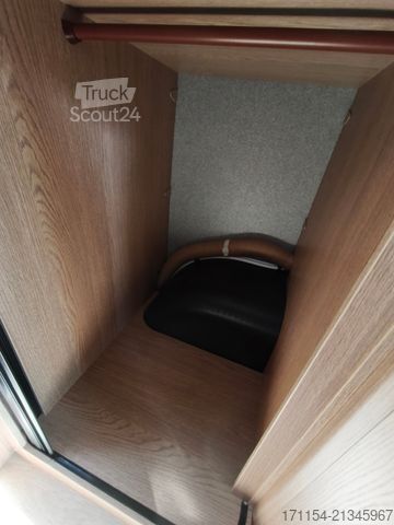 Caravana semiintegrada HOBBY Hobby C 680 GE Journey Automatik / Rahmenfens