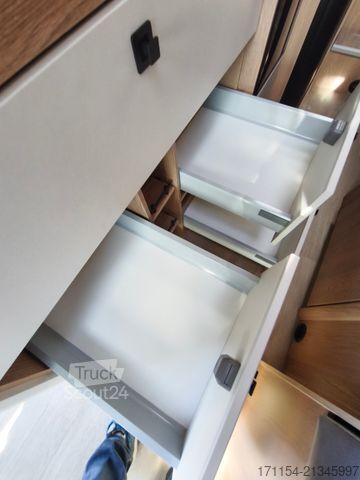 Halvintegreret autocamper HOBBY C 680 GE Journey Automatik / Rahmenfensster,ACC