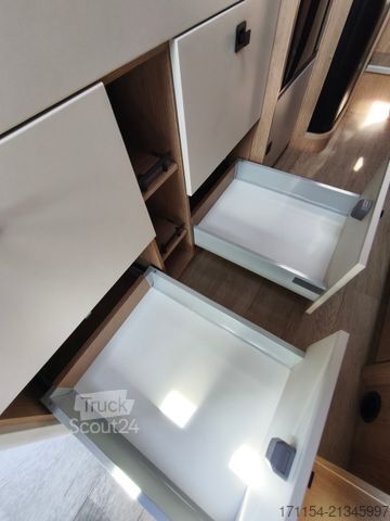 Halvintegreret autocamper HOBBY C 680 GE Journey Automatik / Rahmenfensster,ACC