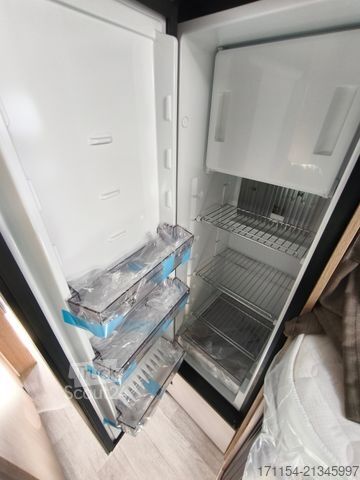 Halvintegreret autocamper HOBBY C 680 GE Journey Automatik / Rahmenfensster,ACC