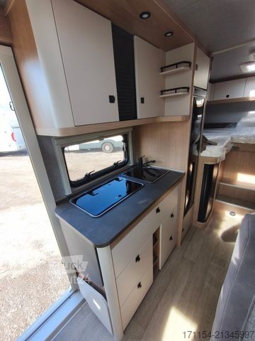 Halvintegreret autocamper HOBBY C 680 GE Journey Automatik / Rahmenfensster,ACC