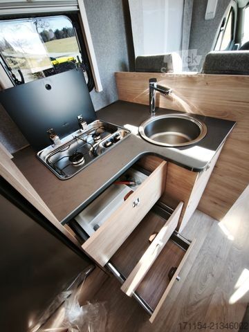 Półzintegrowany kamper DETHLEFFS Just Go! T 6815 EB  Hubbett,Automatik 5 Sitze