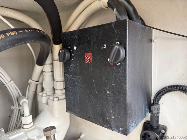 Wywrotka próżniowa VOLVO FM 420 6x2*4 EEV Interconsult 12.700 l Stainless