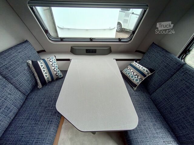 Путешествующий автоприцеп (туристический караван) Eriba NovaLine 442