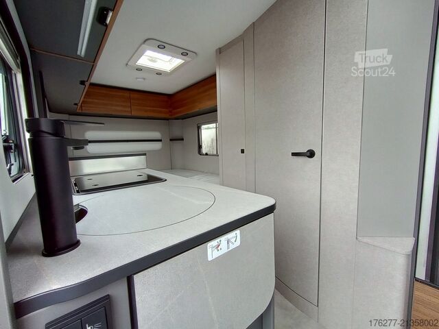 Путешествующий автоприцеп (туристический караван) Eriba NovaLine 442