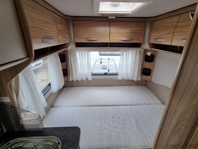 Путешествующий автоприцеп (туристический караван) Eriba Nova Light 425