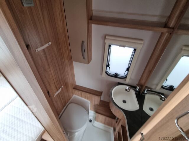 Путешествующий автоприцеп (туристический караван) Eriba Nova Light 425