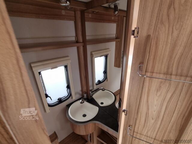 Путешествующий автоприцеп (туристический караван) Eriba Nova Light 425