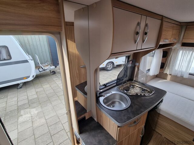 Путешествующий автоприцеп (туристический караван) Eriba Nova Light 425