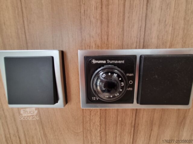 Путешествующий автоприцеп (туристический караван) Eriba Nova Light 425