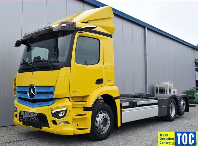 Kuorma-auton runko MERCEDES-BENZ eActros 300 L 6x2 AHK