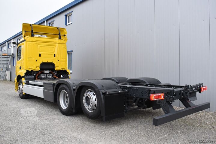 Kuorma-auton runko MERCEDES-BENZ eActros 300 L 6x2 AHK