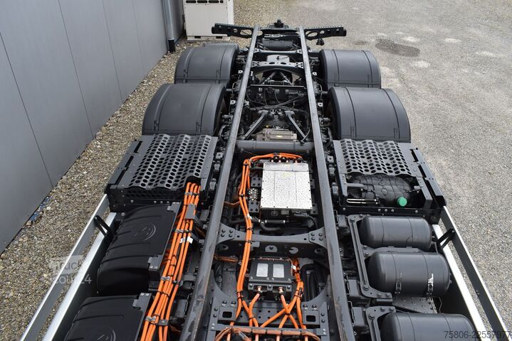 Kuorma-auton runko MERCEDES-BENZ eActros 300 L 6x2 AHK