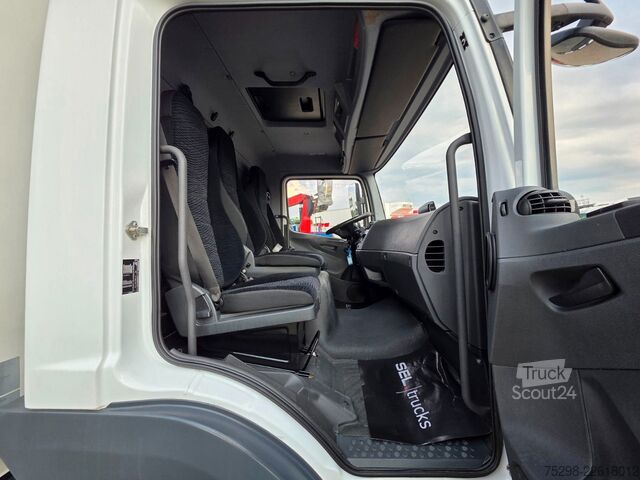 شاحنة صندوقية MERCEDES-BENZ Atego 818 | 3 Sitzen | Ladebordwand
