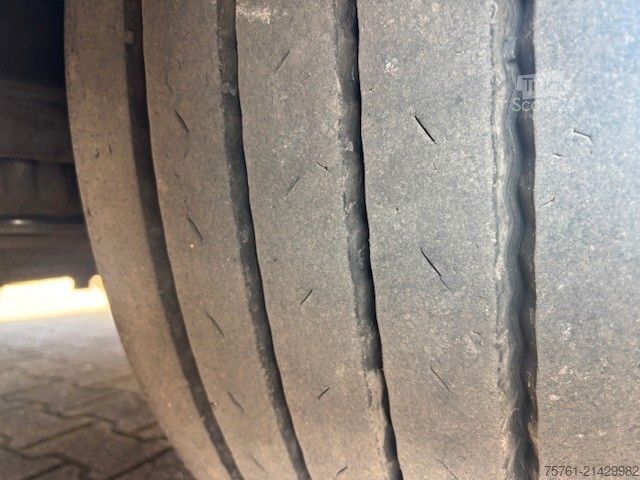 Sættevogn med walking floor KRAKER CF 200  92 cbm