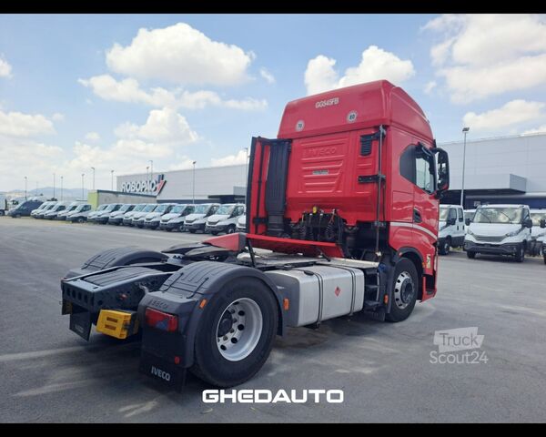 Standardni vlačilec IVECO TRATTORE STRADALE IVECO S-WAY 480 CON ADR