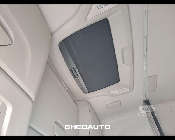 Standardni vlačilec IVECO TRATTORE STRADALE IVECO S-WAY 480 CON ADR