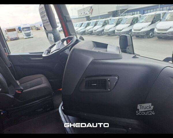 Standardni vlačilec IVECO TRATTORE STRADALE IVECO S-WAY 480 CON ADR