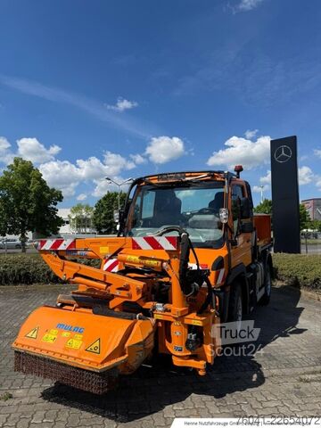 Annan Mercedes-Benz Unimog U 319