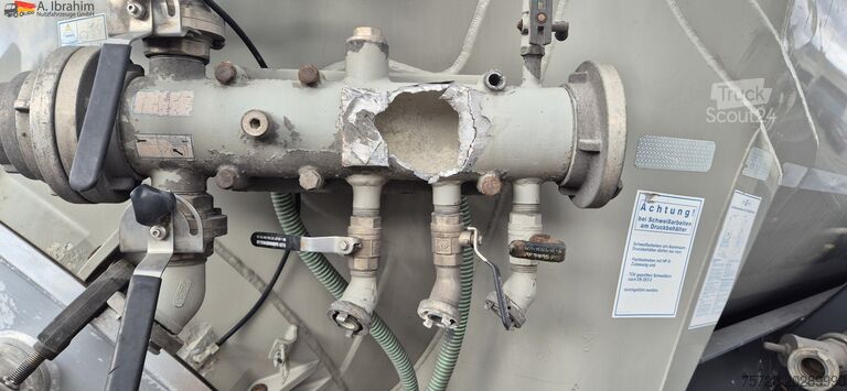 Naczepa silos SPITZER SKL2745CAL leichter Anfahrschaden elektr. Pumpe