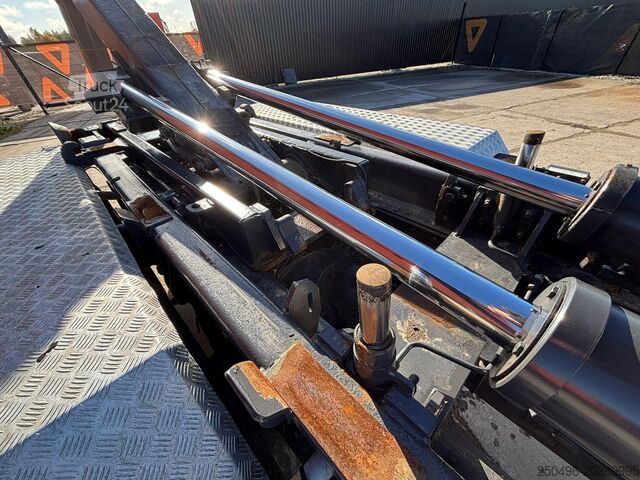 Koukkuvarsijärjestelmä Scania R 620 6x4 MULTILIFT 20 ton / L=5400 mm / RETARDER