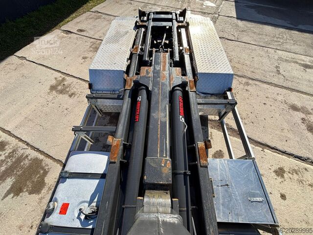 Koukkuvarsijärjestelmä Scania R 620 6x4 MULTILIFT 20 ton / L=5400 mm / RETARDER