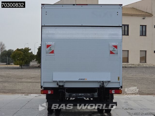 Closed box Iveco Daily 35C16 Camión de doble rueda con Plataform...