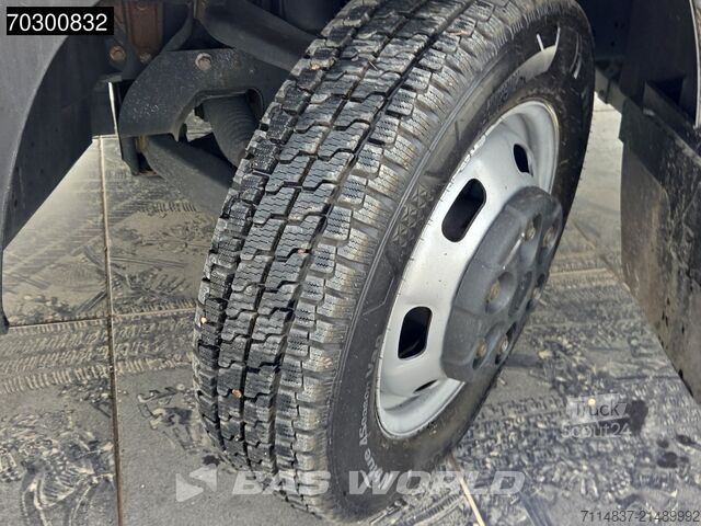 Closed box Iveco Daily 35C16 Camión de doble rueda con Plataform...