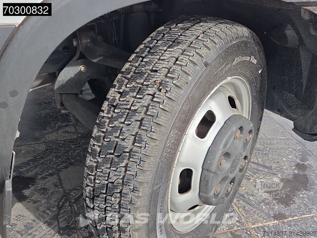 Closed box Iveco Daily 35C16 Camión de doble rueda con Plataform...