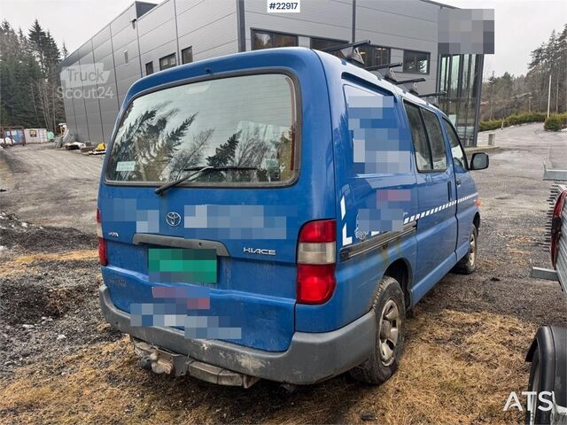 Toyota Hiace 4WD with 2 sets of tires